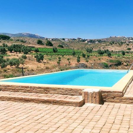 라피나 Summer House With A Pool Near Sea, Port & Airport 아파트 외부 사진