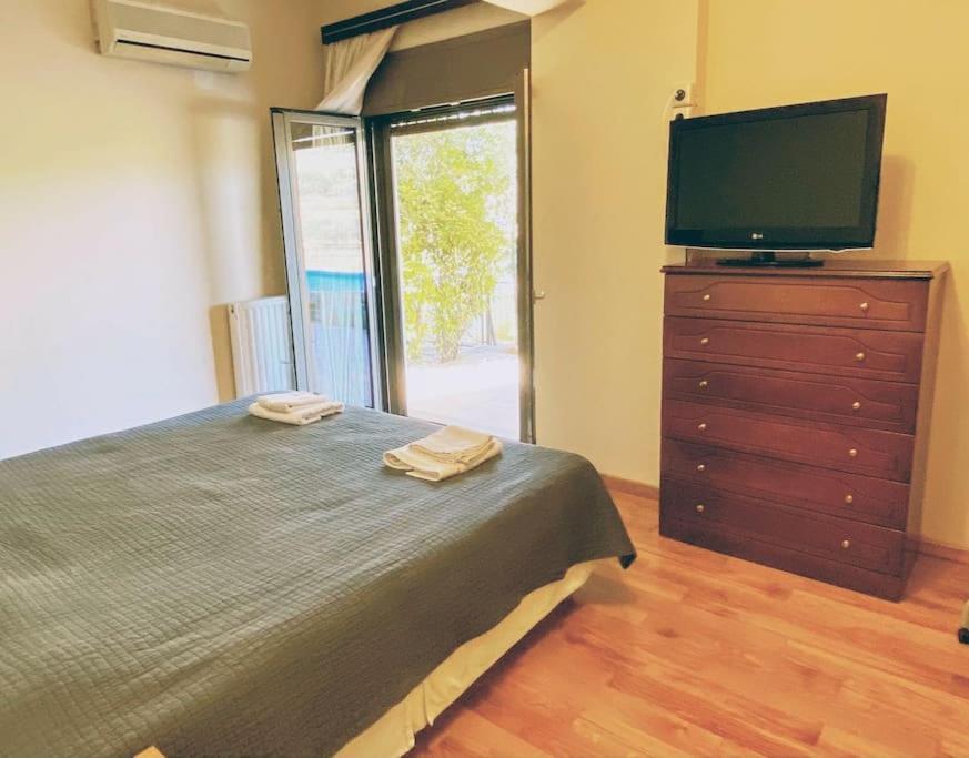 라피나 Summer House With A Pool Near Sea, Port & Airport 아파트 외부 사진