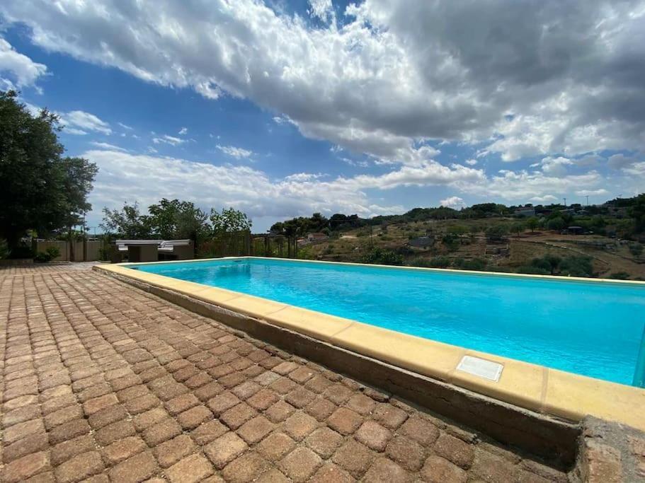 라피나 Summer House With A Pool Near Sea, Port & Airport 아파트 외부 사진