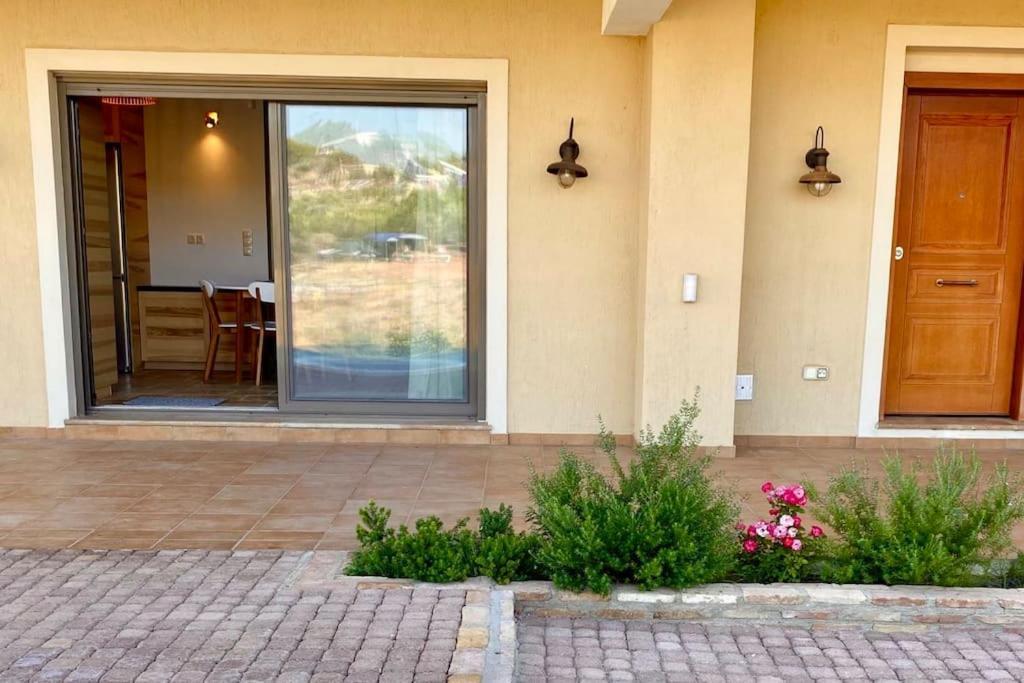 라피나 Summer House With A Pool Near Sea, Port & Airport 아파트 외부 사진